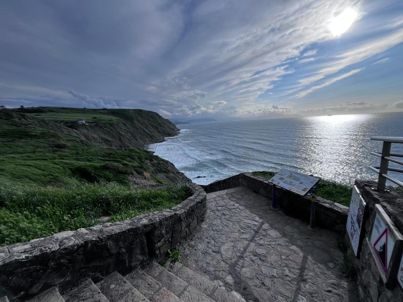 Tu Refugio Junto Al Mar Te Espera Disfruta Final Europa League Appartement Barrika Buitenkant foto